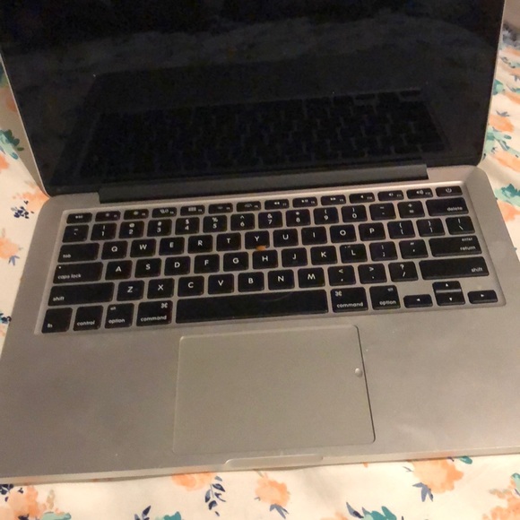 MacBook CHEAP - Picture 2 of 2